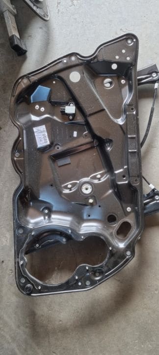 01169 Macara geam stanga fata Vw Passat B7 3AA837755 03847