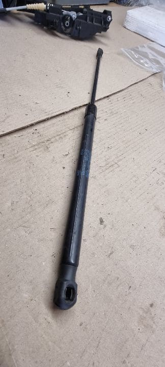 05221 05562 Amortizor portbagaj seat leon 1p9827550