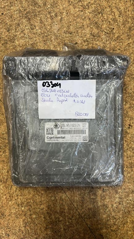 ECU Calculator motor Skoda Rapid 1.6 tdi 03L906023LN 03304 1C/L18
