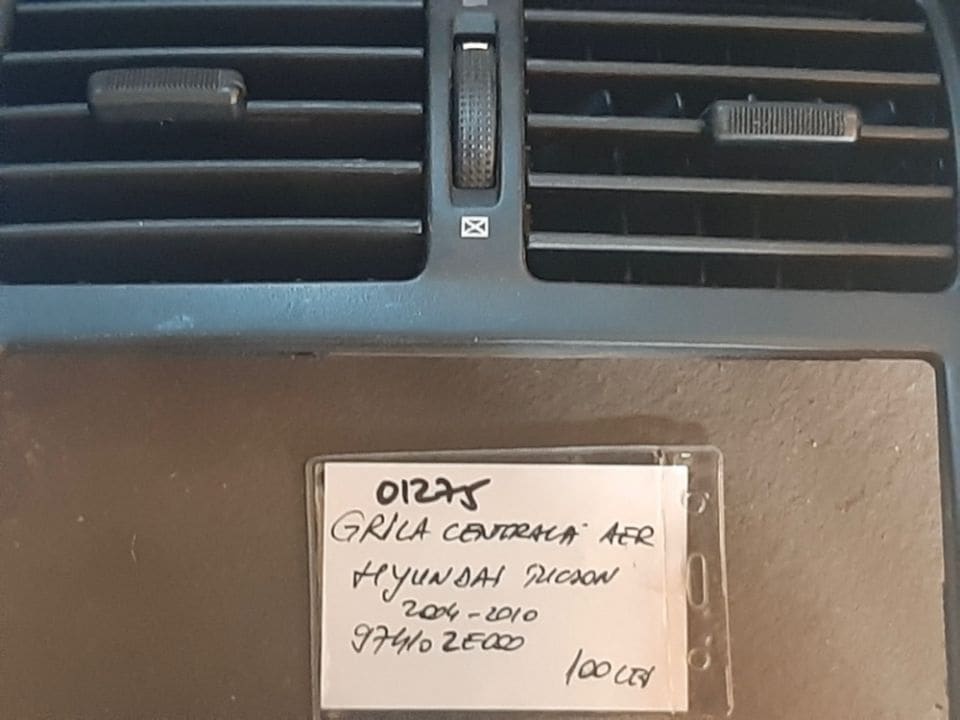 01275 Grila centrala aer Hyundai Tucson 2004-2010 974102E000
