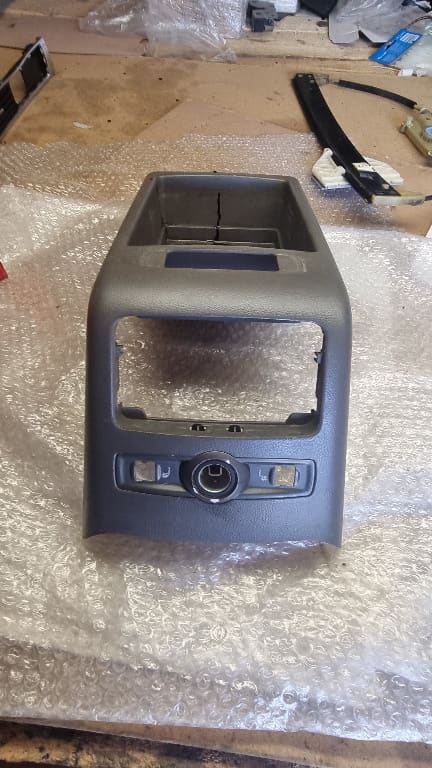 04254 Consola centrala spate fara grile aerisire Audi A6 4F0863244C