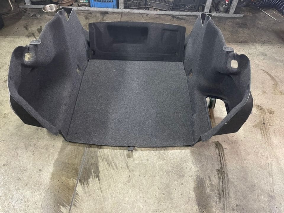 Mocheta Portbagaj BMW F10 / Seria 5 Berlina / Podea / Laterale