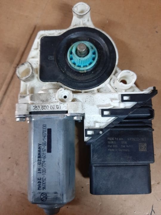 02390 Motoras macara geam dreapta spate Vw Passat B6