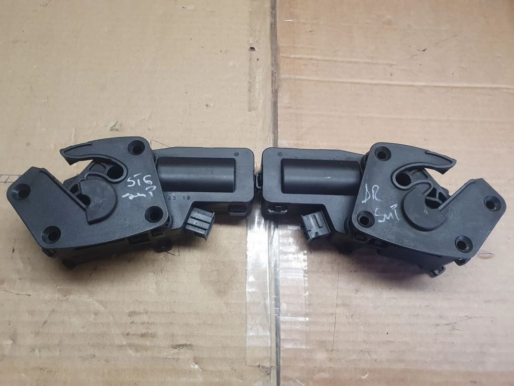 01583 MOTORAS DESCHIDERE LUNETA SKODA SUPERB ST SI DR 3T0827299B 3T0827300B
