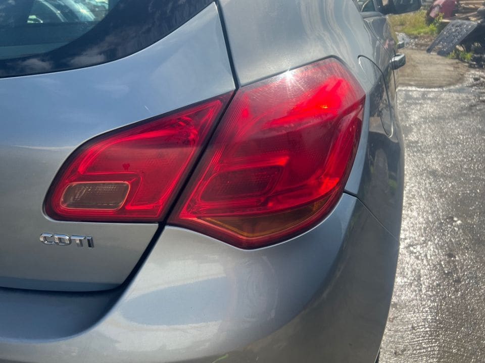 Stop Dreapta Haion Opel Astra J Hatchback