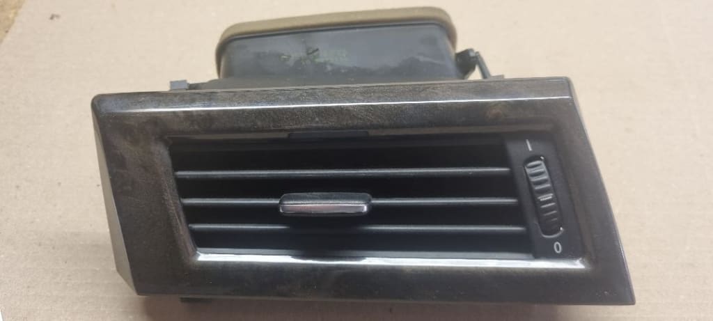 05198 Grila aer ventilatie bord bmw s5 e60 e61 9112204-01 64226910731 14121810