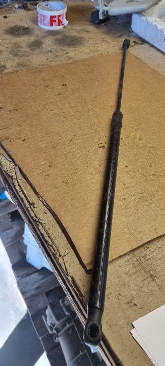 05030 Amortizor capota fata vw passat b6 3c0823359a