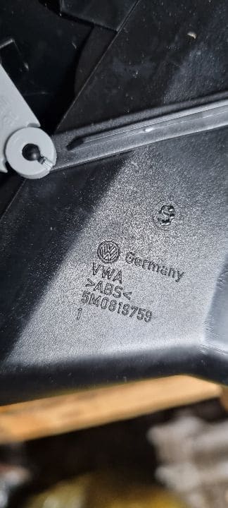 03327 Grila aer bord dreapta vw tiguan 5m0819759 5n0819703l