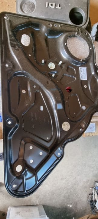 01748 Macara geam stanga spate Vw Passat B7 variant Break