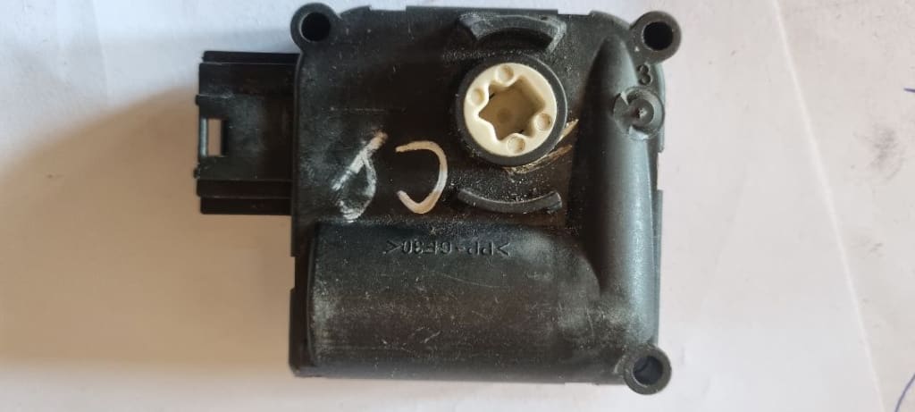 01510 Motoras clapeta aeroterma bord audi a6 c6 0132801359