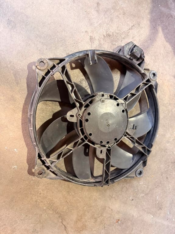 Ventilator cu carcasa complet Renault 214810898R