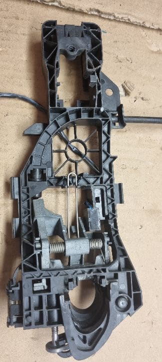 06103 03855 Suport interior pentru Maner usa dreapta spate VW Passat CC 3C8839886