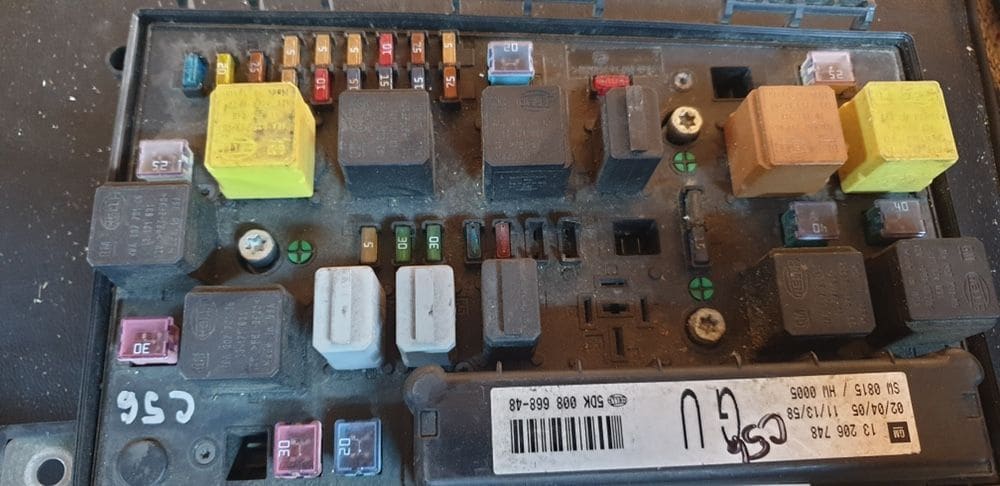 C56 Tablou sigurante UFC sub capota Opel Astra H, Opel Zafira B