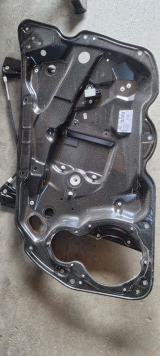 01125 05050 Macara geam dreapta fata Vw Passat B7 3AA837756