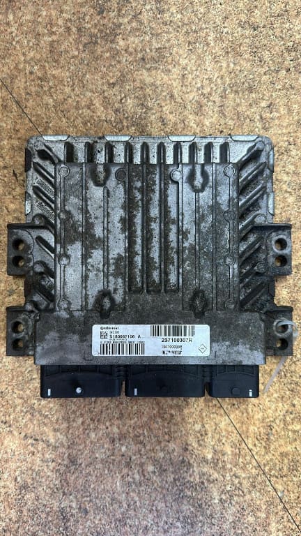 ECU Calculator motor Renault 237100307R S180067106 A 237100033R 1C/L22