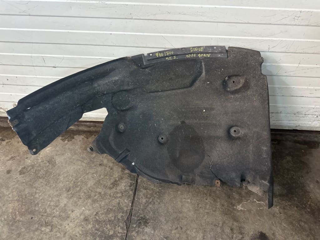 Carenaj BMW Seria 5 F10 / F11 Stanga Fata spre Spate