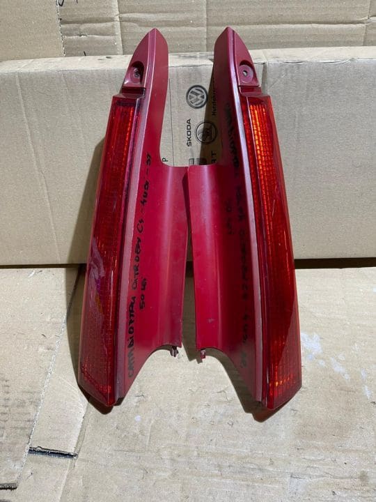 02048 Catadioptru dreapta Citroen C4 -4 usi