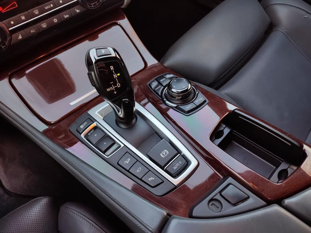 CUTIE VITEZE BMW 8HP70X + CONVERTIZOR BMW F10 F11 F01 F 06 X-DRIVE 177000 KM
