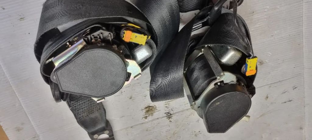 01201 Centura dreapta fata Seat Exeo cod 3r2857706