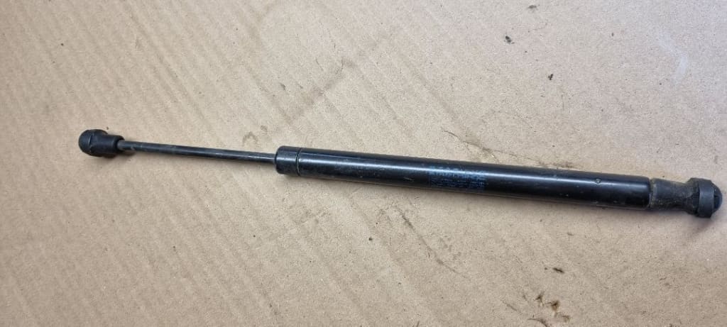02944 Telescop capota spate VW Passat B8 cod: 3G5827550