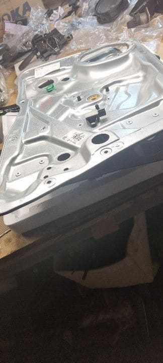 05375 Macara geam stanga fata vw tiguan 5n0837755 5n2837729d