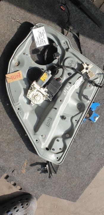 00905 Macara electrica cu motoras dreapta spate Vw Bora