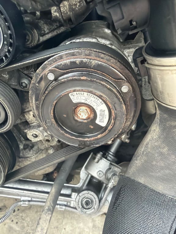 Compresor Clima BMW Seria 1 F20 / F21 / Seria 3 F30 / F31 / Seria 5 F10 / F11 F07 cod 9223694 / 9223694-04