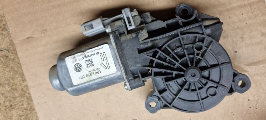 05022 Motoras geam electric dreapta fata vw up 6ru959801