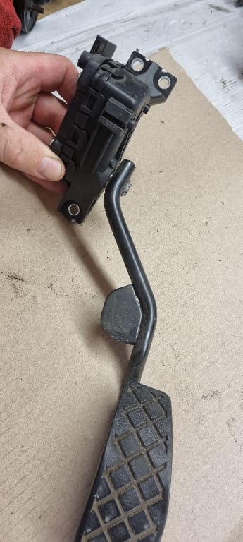04144 Pedala acceleratie cu senzor audi seat exeo a4 8E2721523J