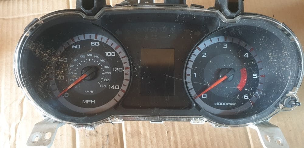 03208 Ceasuri bord -geam crapat Mitsubishi Outlander
