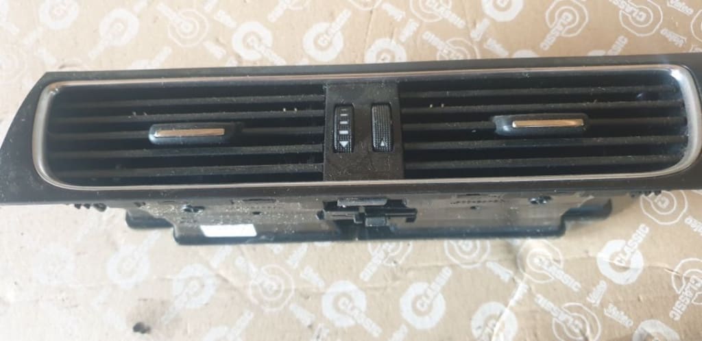 03833 05732 Grila Ventilatie Bord Centrala Audi A4 B8 8T2820951B