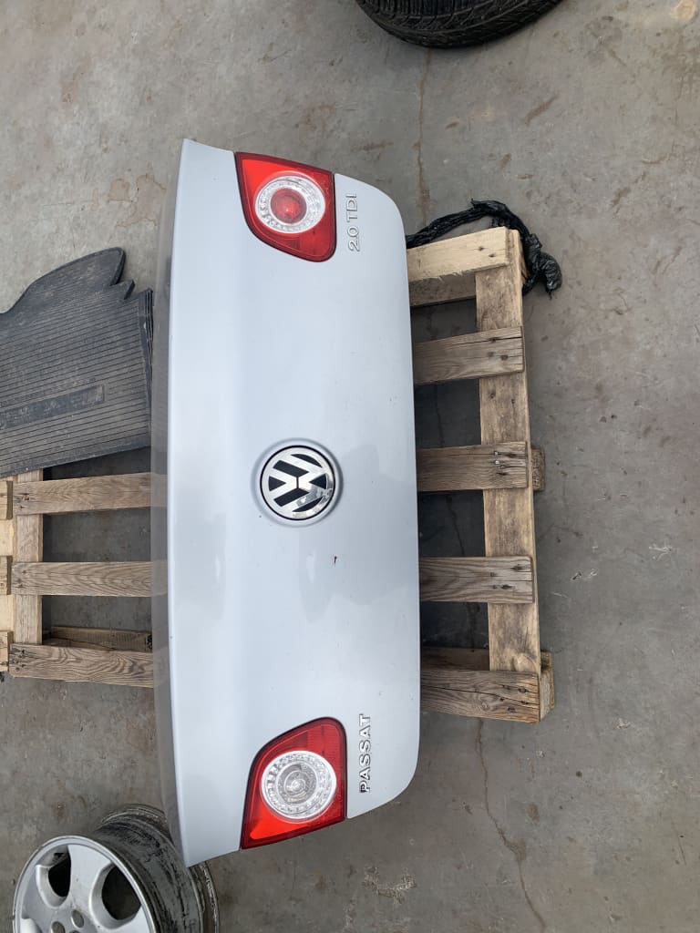 Capota Portbagaj Volkswagen Passat B6 Berlina culoare LA7W
