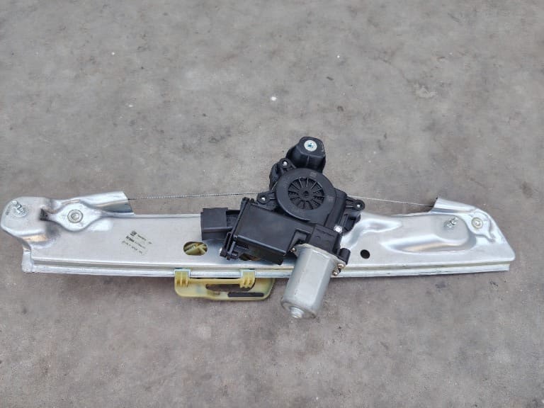 Macara electrica geam dreapta spate 13406678 Opel Astra K (2015 - 2020)
