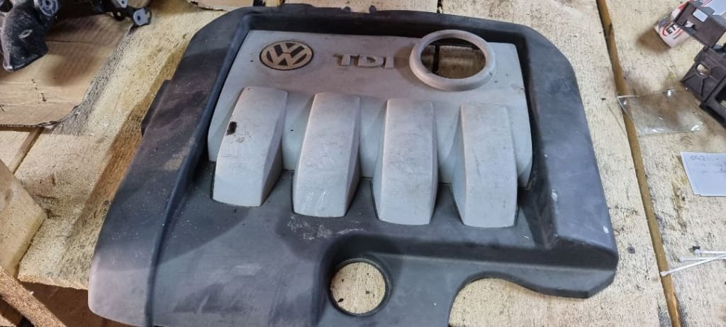 04247 Capac motor 1.9 tdi vw 03g103925bl