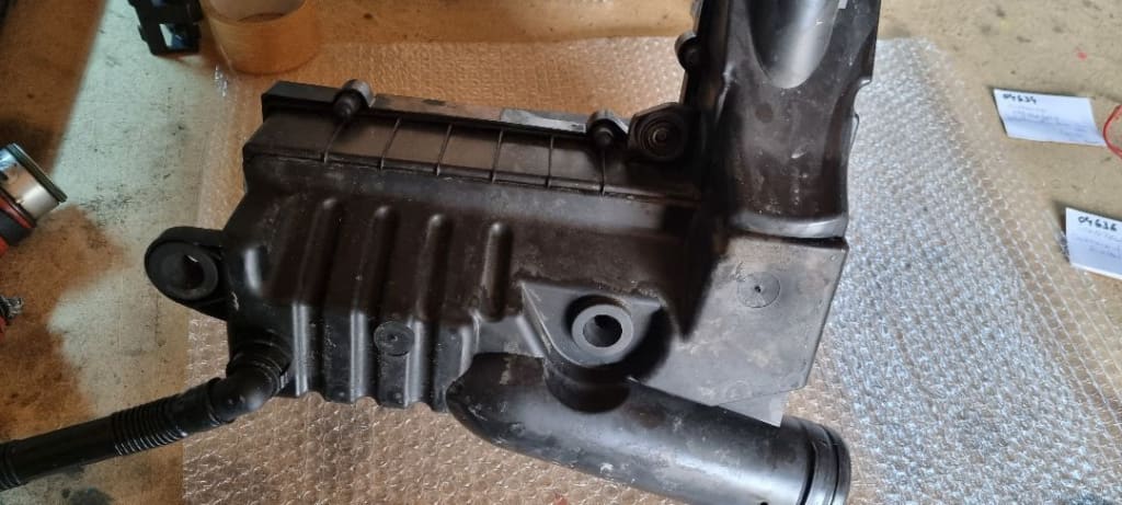 04636 Carcasa filtru aer 2.0 tdi 1.6 tdi 3c0129607ap 3c0129601bc 3c0129607 3c0129601